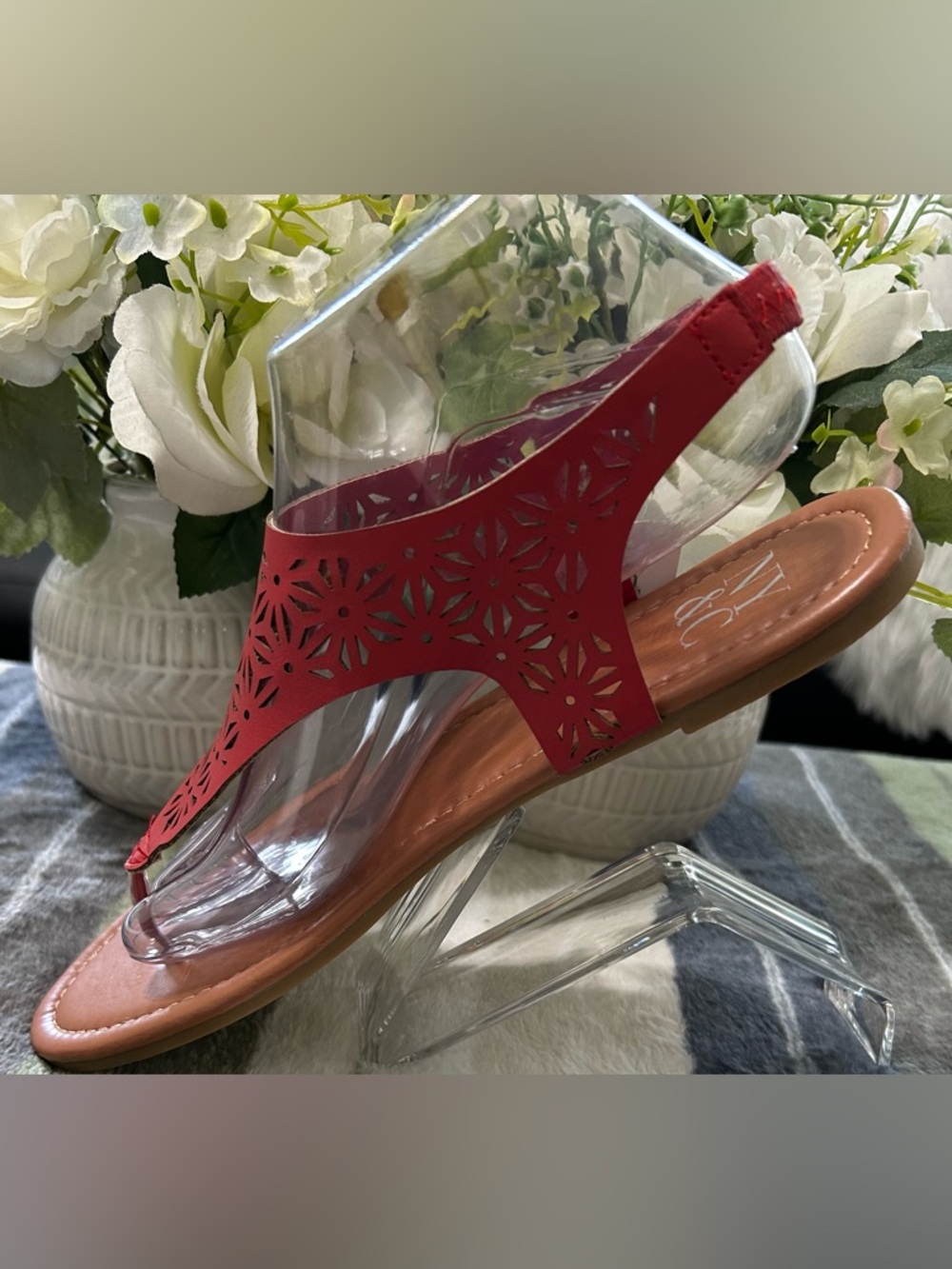 NWOT New York & Company Red Laser-Diamond Cut Thong Sandals - Women Size 10 - Picture 3 of 5